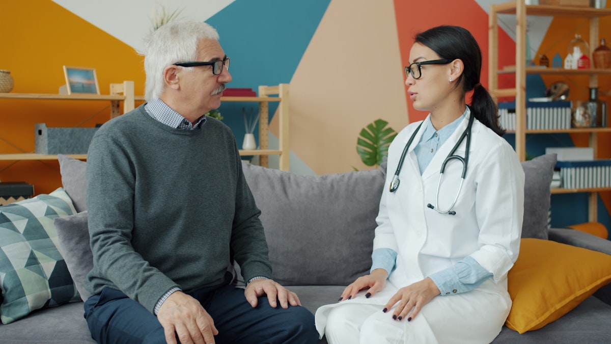 Dra. María García, Especialista en Nutrición Gerontológica